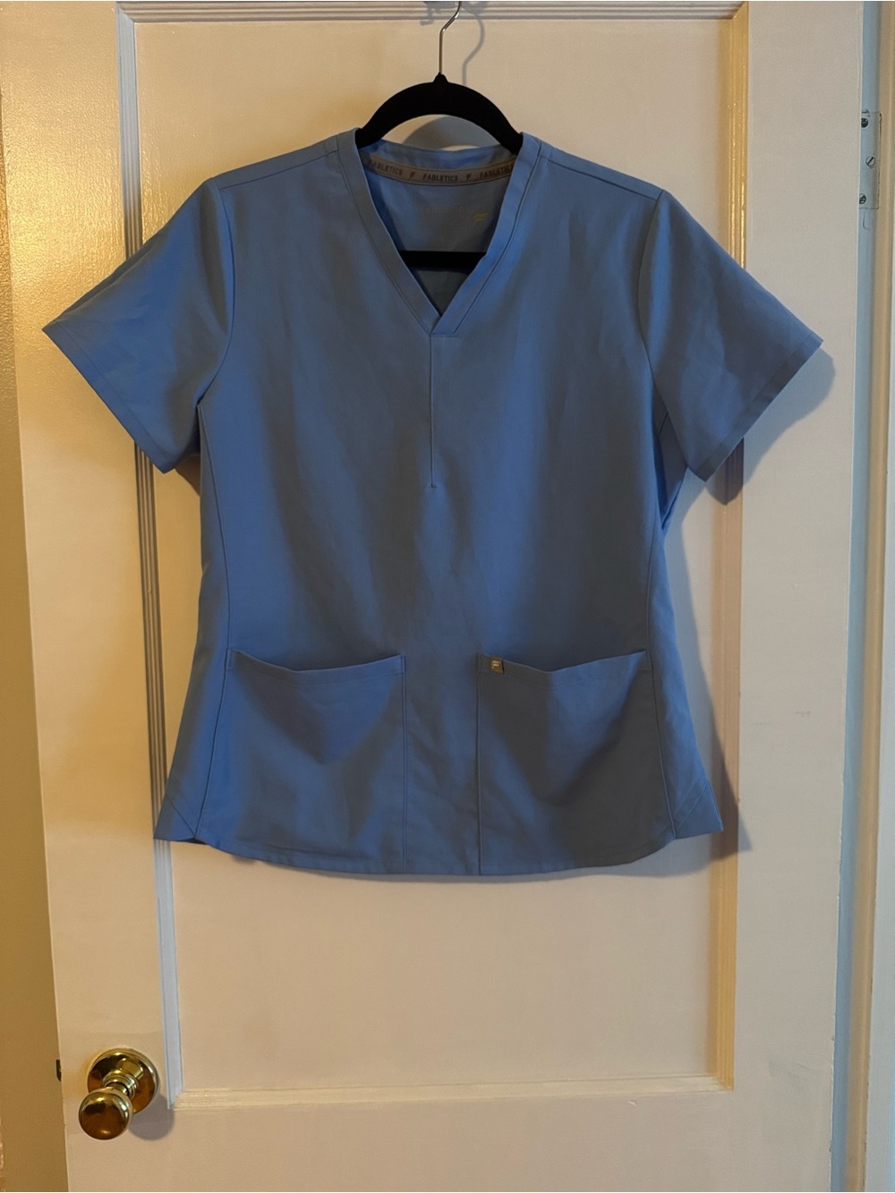 Fabletics Method 2-pocket scrub top